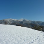 Lipberg mit Hochblauen Berg Schneelandschaft  Bild: © K. Schmeißer