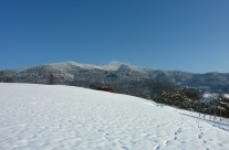 Lipberg mit Hochblauen Berg Schneelandschaft  Bild: © K. Schmeißer